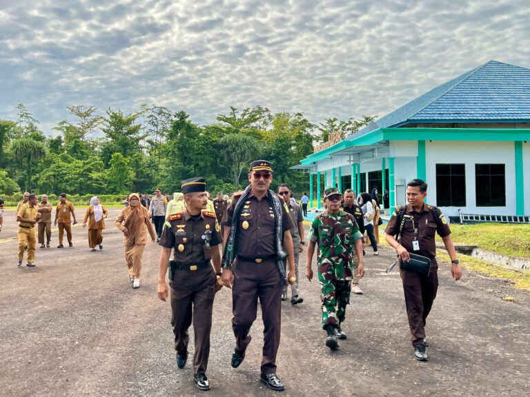 Kepala Kejaksaan Tinggi Maluku, Agoes Soenanto Prasetyo Melaksanakan Kunjungan Kerja Dan Supervisi Di Kabupaten Seram Bagian Timur