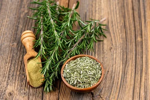 dried rosemary leaves