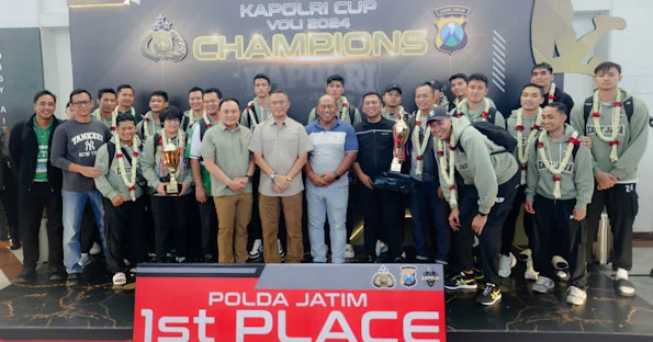 Jadi Kado Terindah di HUT Jawa Timur ke-79, Tim Voli Putra-Putri Polda Jatim Raih Juara Kapolri Cup 2024