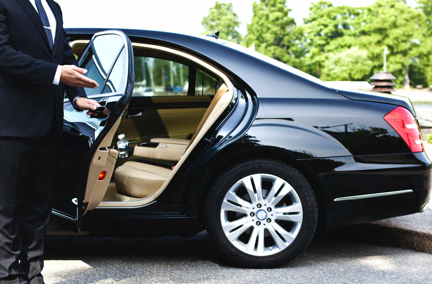 Chauffeured Elegance: The Best Executive Taxi Rides in London