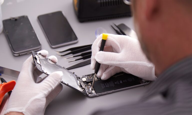 Phone Screen Repair Houston: Common Issues and How They’re Fixed