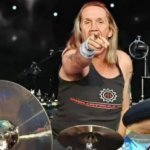 Nicko McBrain Pensiun dari Iron Maiden