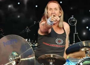 Nicko McBrain Pensiun dari Iron Maiden