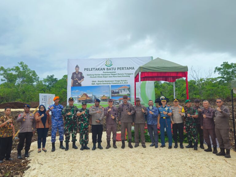 Kajati Agoes SP, Meletakan Batu Pertama Pembangunan Gedung Kantor Kejaksaan Negeri Maluku Tenggara Di Langgur