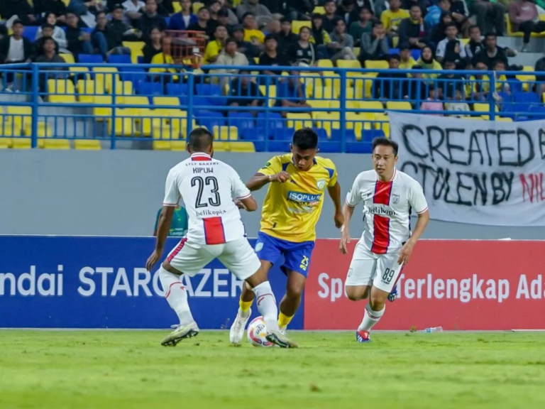 Liga 2 : Gresik United Tundukkan Persela Lamongan 2-1 di Derby Jawa Timur