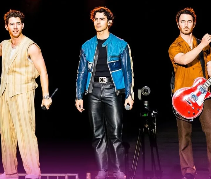 Jonas Brothers Kembali ke Disney untuk Film Komedi Natal