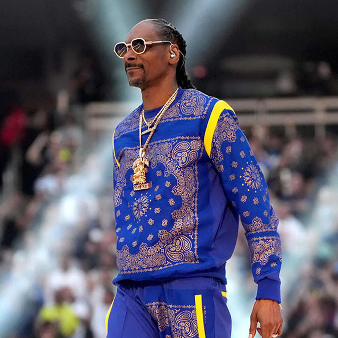 super-bowl-snoop-dogg-halftime-tracksuit