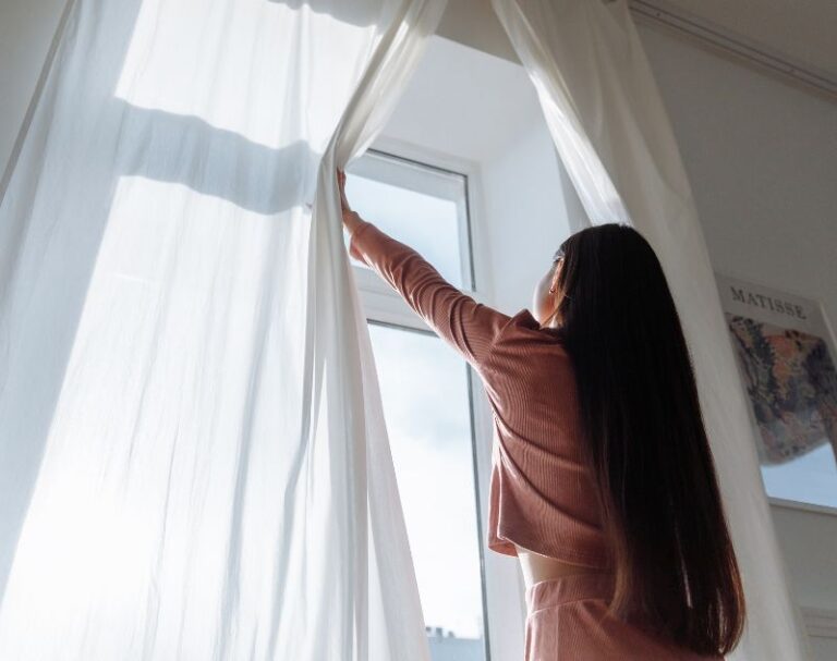 Step-by-Step Guide: Best Way To Clean Curtains Properly