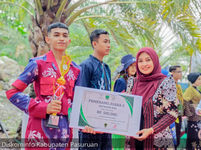 Hadiri Fashion Show Competition Kurma Park. Ketua TP PKK Ny Mela Rusdi Ajak Anak Muda Cintai Batik