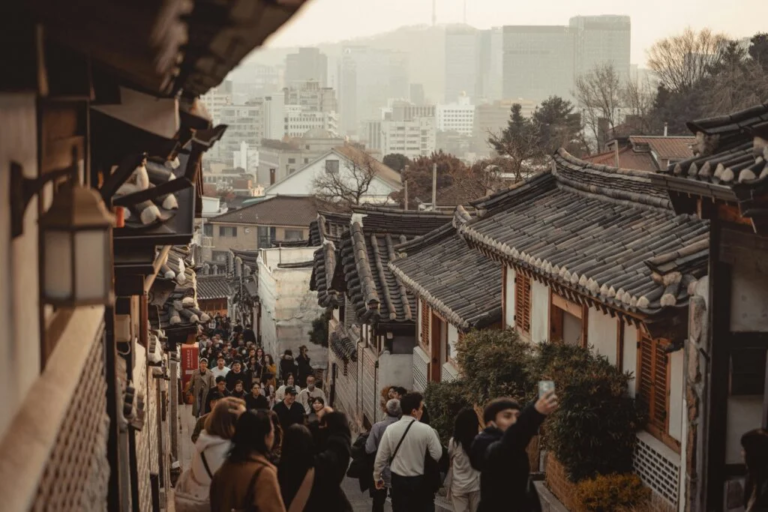 Seoul Batasi Kunjungan ke Desa Hanok Bukchon