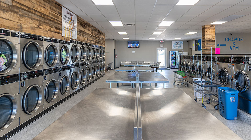 clean laundromat near me