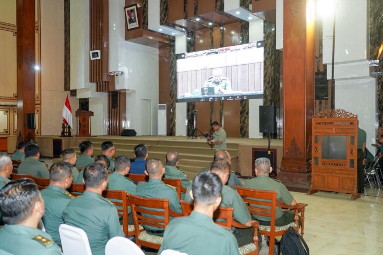 Pangdam V/Brawijaya Ikuti Taklimat Awal Progjagar TA 2026 Rapim TNI AD Secara Vidcon