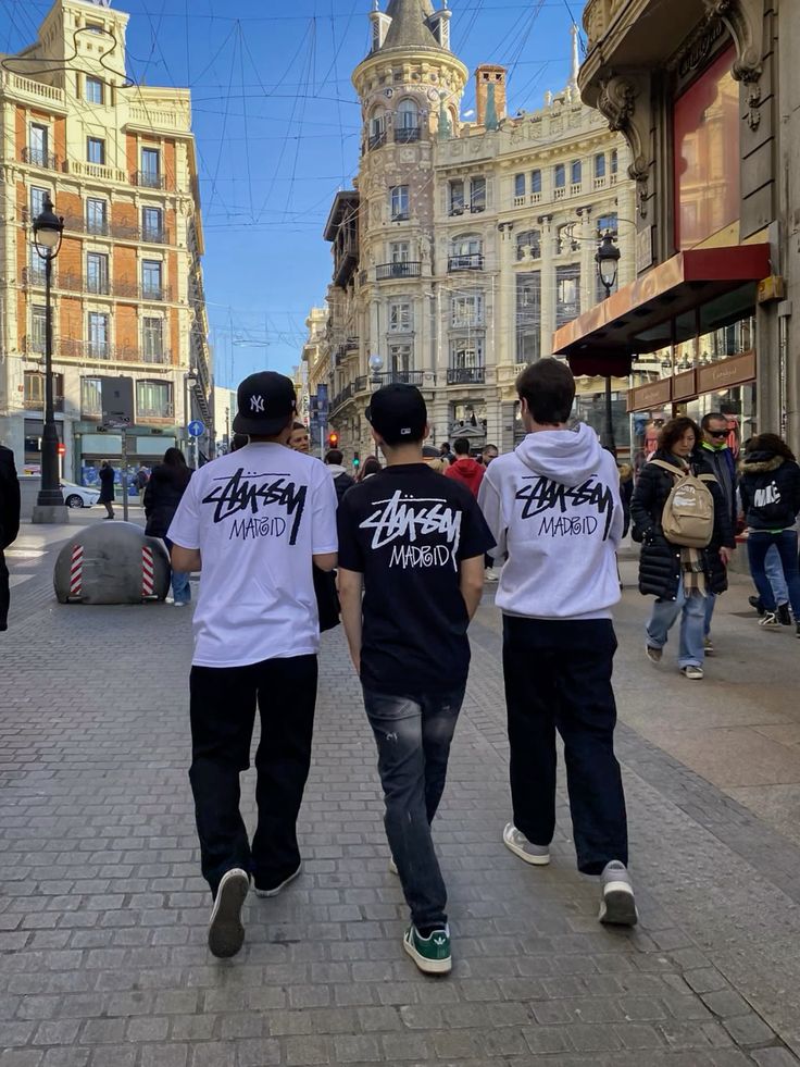 Felpa Stussy and Skateboarding Fashion Connection