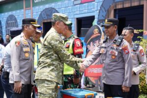 Kapolri Tinjau Terminal Purabaya Didampingi Pangdam V/Brawijaya Pastikan Keamanan Mudik Lebaran dan Kesiapan Transportasi Nasional