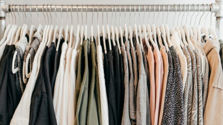 How Stock Garments Suppliers in Bangladesh Ensure Fast Delivery for Buyers