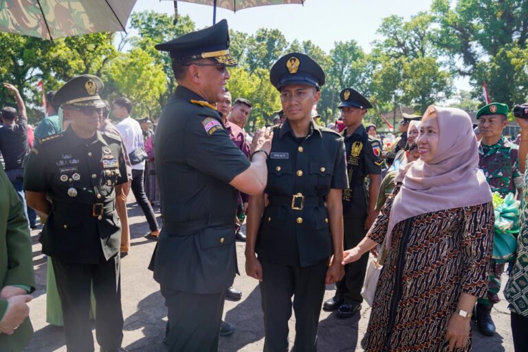 Pangdam V Brawijaya Tutup Dikmaba TNI AD 2026 dan Lantik 222 Prajurit Baru Profesional