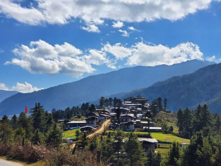 Travel Guide for Bhutan: A Simple Journey to the Land of Happiness