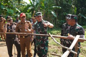 Pangdam V/Brawijaya Tinjau Pembangunan Jembatan Garuda Perintis di Sumenep