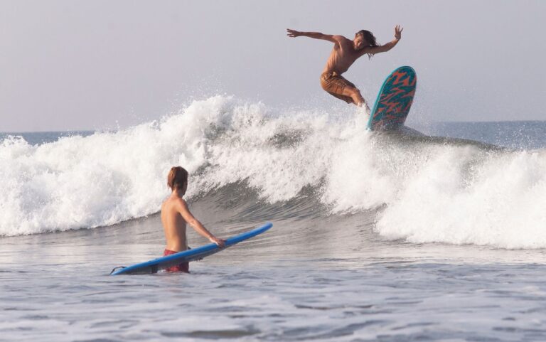 Surf on Your Terms: Why Flexible Surf Packages Goa Are a Game Changer