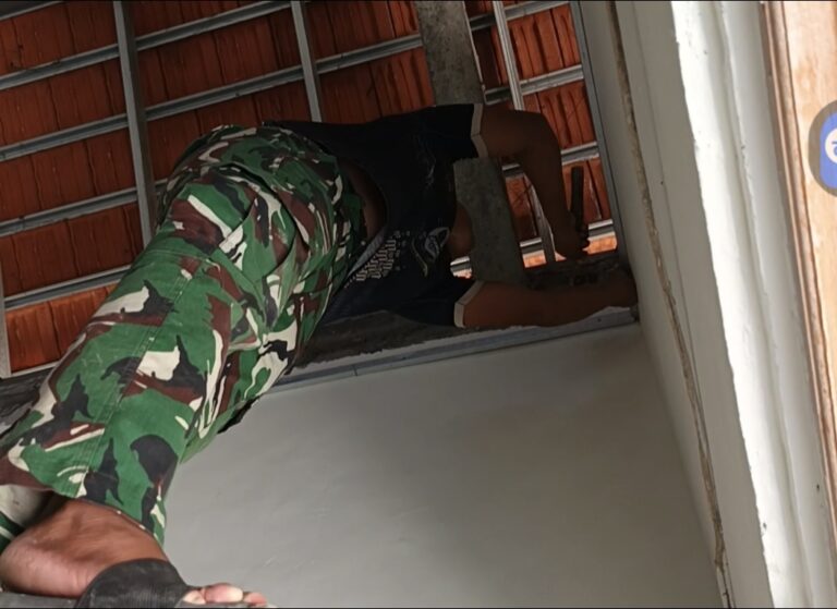 TNI AD Renovasi Musolah di Slempit