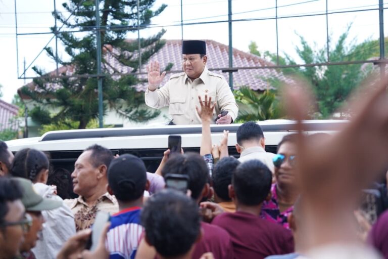 Pangdam V/Brawijaya Dampingi Presiden RI Resmikan Inpres Jalan Desa Tahun 2025 di Kabupaten Sampang
