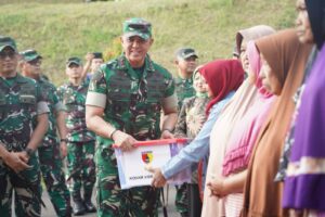Pangdam V/Brawijaya Tinjau Penguatan Layanan Kesehatan, Ketahanan Pangan, dan Pembangunan Yonif TP di Malang