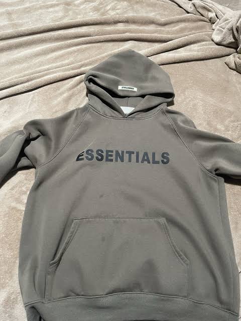 Essentials Clothing: Redefining Modern Streetwear with Timeless Simplicity